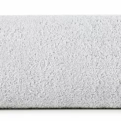 Ręcznik 70x140 VENUS Eva Minge srebrny zdobiony bordiurą w kolorze ręcznika z napisami projektantki