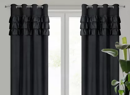 Zasłona na przelotkach 140x250 SAMI welwetowa czarna jednokolorowa zdobiona w górnej części falbanami i taśmą z cyrkoniami
