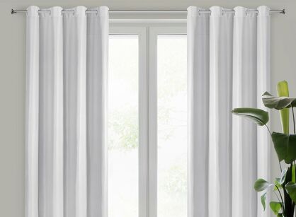 Zasłona na przelotkach 140x250 ADARI biała jednokolorowa z matowej tkaniny