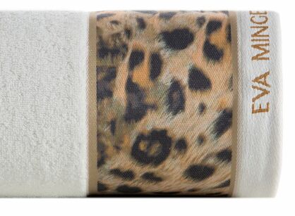 Ręcznik 70x140 EVA 23 Eva Minge kremowy z drukowaną bordiurą z wzorem zwierzęcym