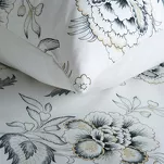 Pościel satynowa 220x200 SPRING 83 biała jasny niebieski z wzorem roślinnym z kolekcji Classic - 2