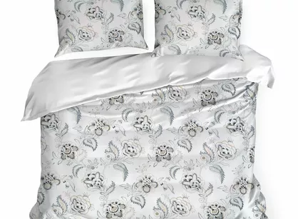 Pościel satynowa 220x200 SPRING 83 biała jasny niebieski z wzorem roślinnym z kolekcji Classic