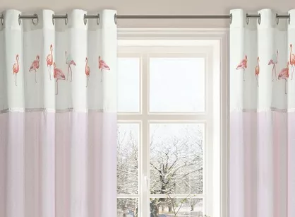 Zasłona gotowa na przelotkach 140x250 FLAMINGO różowa z nadrukiem czerwonych flamingów