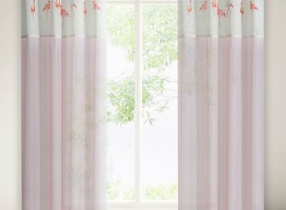 Zasłona gotowa na przelotkach 140x250 FLAMINGO różowa z nadrukiem czerwonych flamingów