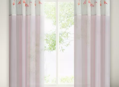 Zasłona gotowa na przelotkach 140x250 FLAMINGO różowa z nadrukiem czerwonych flamingów