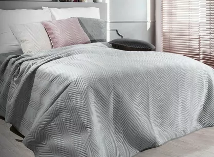 Narzuta welwetowa 170x210 SOFIA srebrna pikowana w gęstą jodełkę