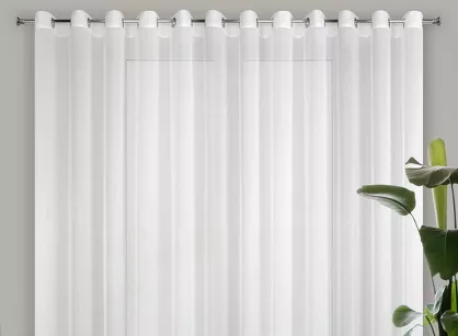 Firana na przelotkach 400x250 REBECCA biała o strukturze drobnego deszczyku