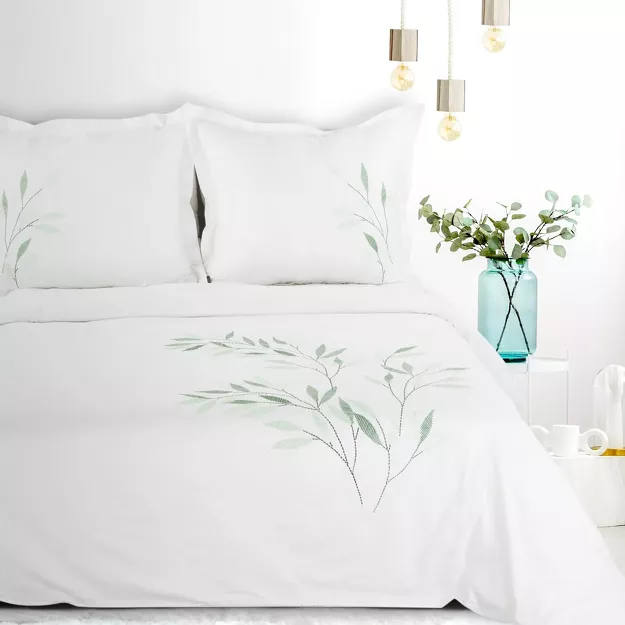 Pościel satynowa 220x200 HAFT 8B biała z haftowanym zielonym wzorem listków z kolekcji Premium
