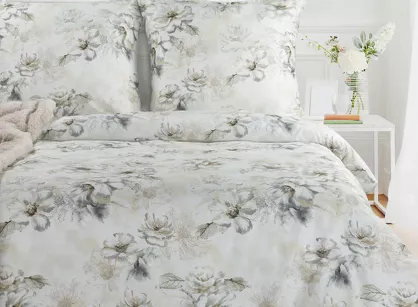 Pościel satynowa 220x200 SPRING 73 jasny szary beżowy z wzorem kwiatowym z kolekcji Classic
