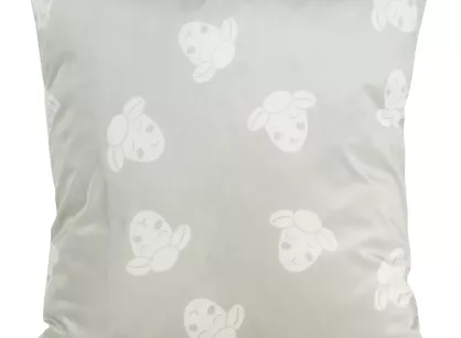 Poszewka welwetowa 45x45 KIDS 1A dziecięca srebrna z wzorem baranków
