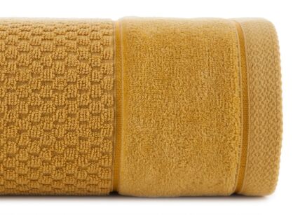 Ręcznik bawełniany 70x140 FRIDA musztardowy z fakturą kosteczki i szeroką welurową bordiurą