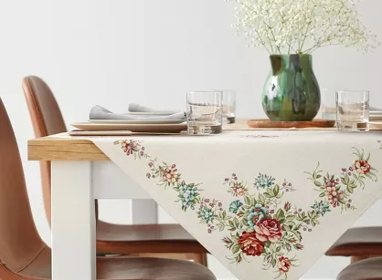 Nakładka gobelinowa 100x100 1233 naturalna z wzorem kwiatowym