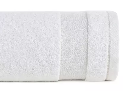 Ręcznik 50x90 NESSY biały z szeroką żakardową bordiurą  przetykaną metaliczną nicią 500 g/m2