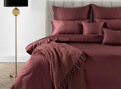 Pościel z makosatyny 160x200 ELEGANT 1H Eva Minge bordowa z ozdobną kantą i haftem