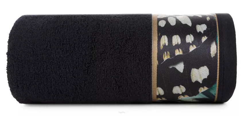 Ręcznik 30x50 EVA 15 Eva Minge czarny zdobiony bordiurą z designerskim wzorem w motyle z kolekcji Premium