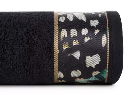 Ręcznik 30x50 EVA 15 Eva Minge czarny zdobiony bordiurą z designerskim wzorem w motyle z kolekcji Premium