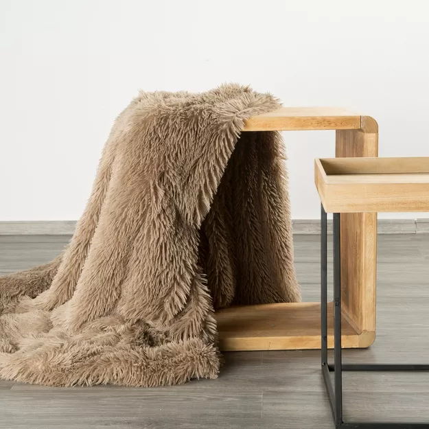 Koc na fotel futrzany 70x160 TIFANY 1 beżowy jednokolorowy puszysty z kolekcji Design 91
