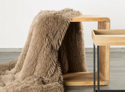 Koc na fotel futrzany 70x160 TIFANY 1 beżowy jednokolorowy puszysty z kolekcji Design 91