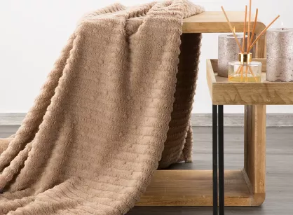 Koc 130x170 LISA beżowy wytłaczany z efektem 3D z kolekcji Design 91