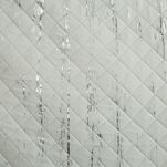 Narzuta z mikrofibry 170x210 BLINK 1 biała pikowana ze srebrnym przecieranym wzorem Design 91 - 2