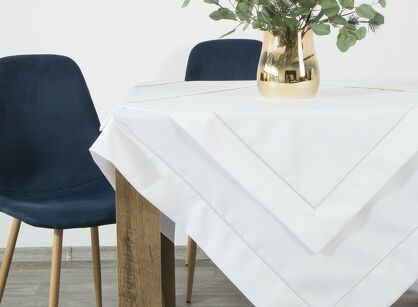 Obrus elegancki 140x220 MADELE biały zdobiony srebrną lamówką