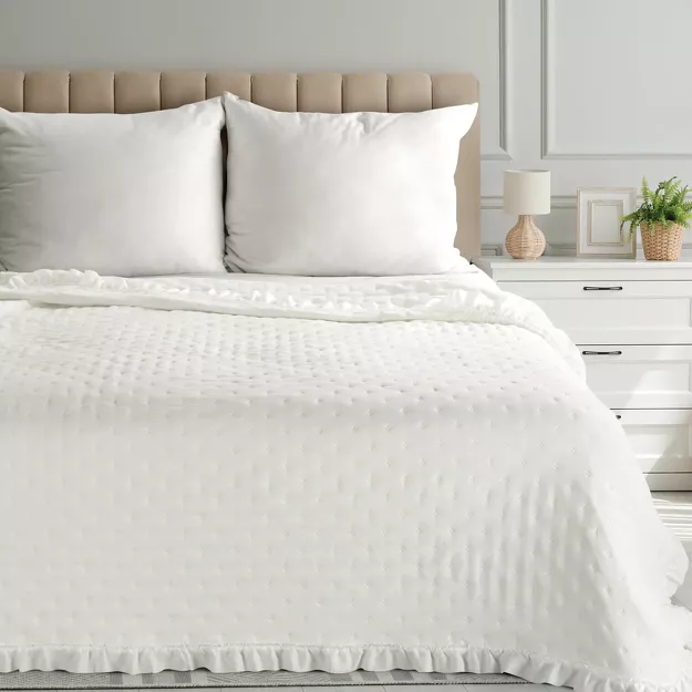 Narzuta z mikrofibry 220x240 LIBI 3 kremowa pikowana w delikatny wzór z falbaną