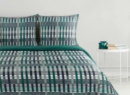 Pościel satynowa 140x200 NIKA 47 ciemny turkus z szarym geometrycznym wzorem z kolekcji Nova Print