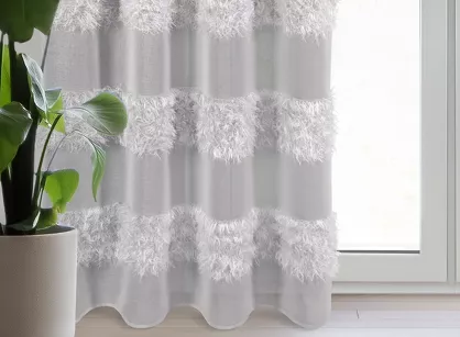 Firana gotowa na przelotkach 140x250 MARGARET srebrna z etaminy z moherową nicią w pasy