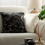 Poszewka welwetowa 45x45 DORI czarna zdobiona metalicznym nadrukiem marmurku - 3