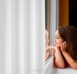 Zasłona na taśmie 135x270 LOGAN zaciemniająca biała jednokolorowa z półmatowej tkaniny - 7