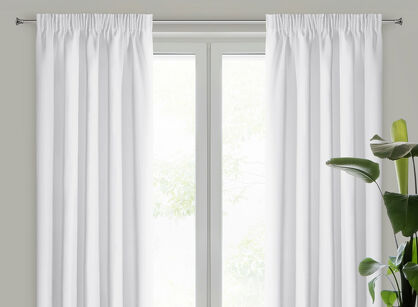 Zasłona na taśmie 135x270 LOGAN zaciemniająca biała jednokolorowa z półmatowej tkaniny