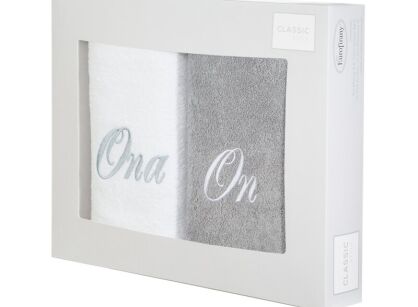 Komplet ręczników 2x50x90 ON ONA białe popielate haftowane w kartonowym pudełku