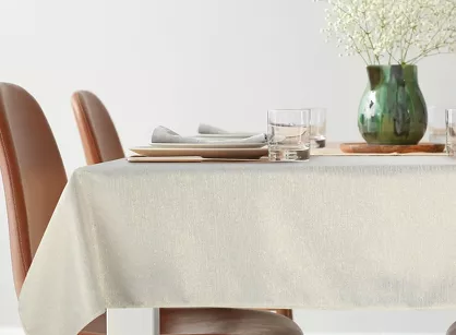 Obrus 140x180 DAGA kremowy zdobiony złotą nicią