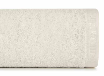 Ręcznik 70x140 EVI Pierre Cardin kremowy zdobiony bordiurą w kolorze ręcznika z logo marki