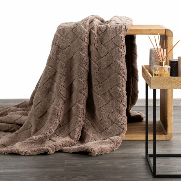 Koc 170x210 CARO ciemny beż puszysty typu flano z wytłaczanym wzorem Design 91