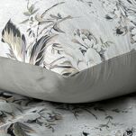 Pościel satynowa 220x200 SPRING 62 srebrna z wzorem kwiatowym z kolekcji Classic - 2
