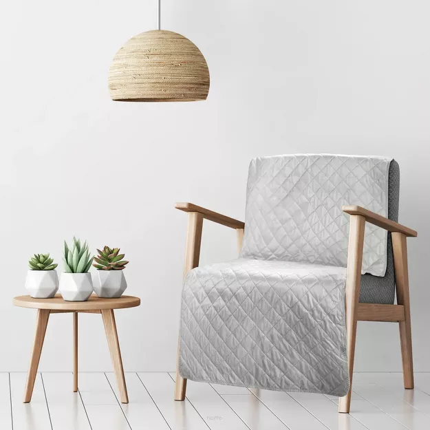 Narzuta na fotel 70x160 LUIZ 5 jasny srebrny welwetowa pikowana w subtelny geometryczny wzór z kolekcji Design 91