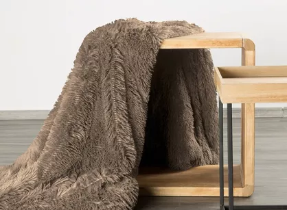 Koc futrzany 150x200 TIFANY 1 ciemny beż jednokolorowy puszysty z kolekcji Design 91