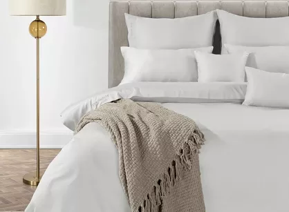 Pościel z makosatyny 160x200 ELEGANT 1A Eva Minge biała z ozdobną kantą i haftem 