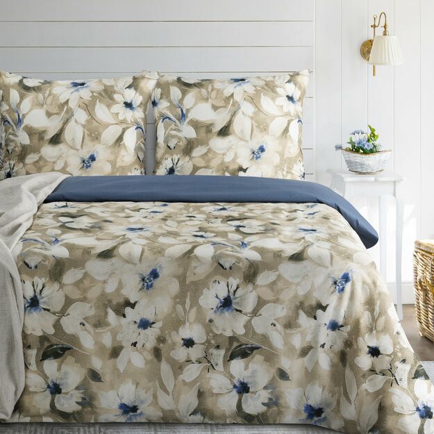 Pościel satynowa 160x200 SPRING 66 jasny beż ciemny niebieski z wzorem kwiatów z kolekcji Classic