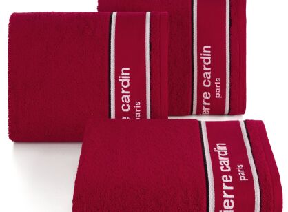 Ręcznik KARL 50x90 KARL Pierre Cardin czerwony zdobiony kontrastową bordiurą z napisami Pierre Cardin