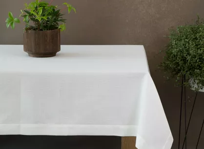 Obrus 145x400 STELLA 2 biały zdobiony kantą z wplecioną nicią srebrną