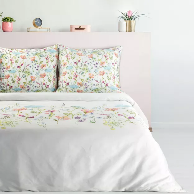 Pościel satynowa 220x200 SPRING 24 biała z wzorem roślinnym z kolekcji Classic