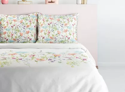 Pościel satynowa 220x200 SPRING 24 biała z wzorem roślinnym z kolekcji Classic