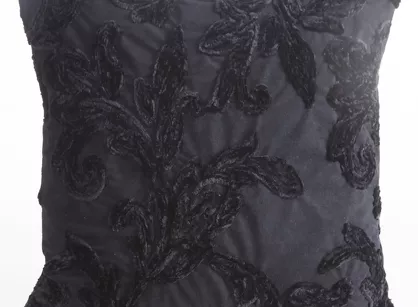 Poszewka welwetowa 45x45 VERSO czarna zdobiona wzorem