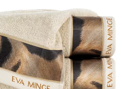 Ręcznik 70x140 EVA 23 Eva Minge beżowy z drukowaną bordiurą z wzorem zwierzęcym