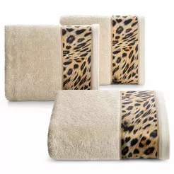 Ręcznik 70x140 EVA 23 Eva Minge beżowy z drukowaną bordiurą z wzorem zwierzęcym