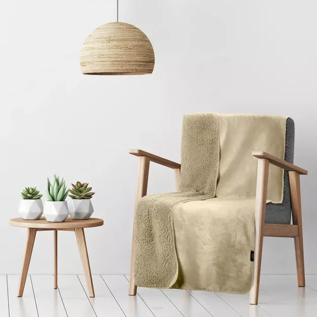 Koc na fotel jednokolorowy 70x160 TEDY jasny beż imitujący buklę