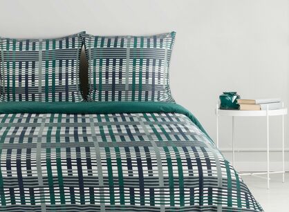 Pościel satynowa 140x200 NIKA 47 ciemny turkus z szarym geometrycznym wzorem z kolekcji Nova Print
