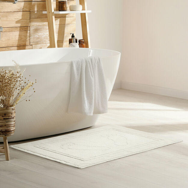 Dywanik bawełniany 50x70 SAMMY kremowy jednokolorowy z wzorem stóp